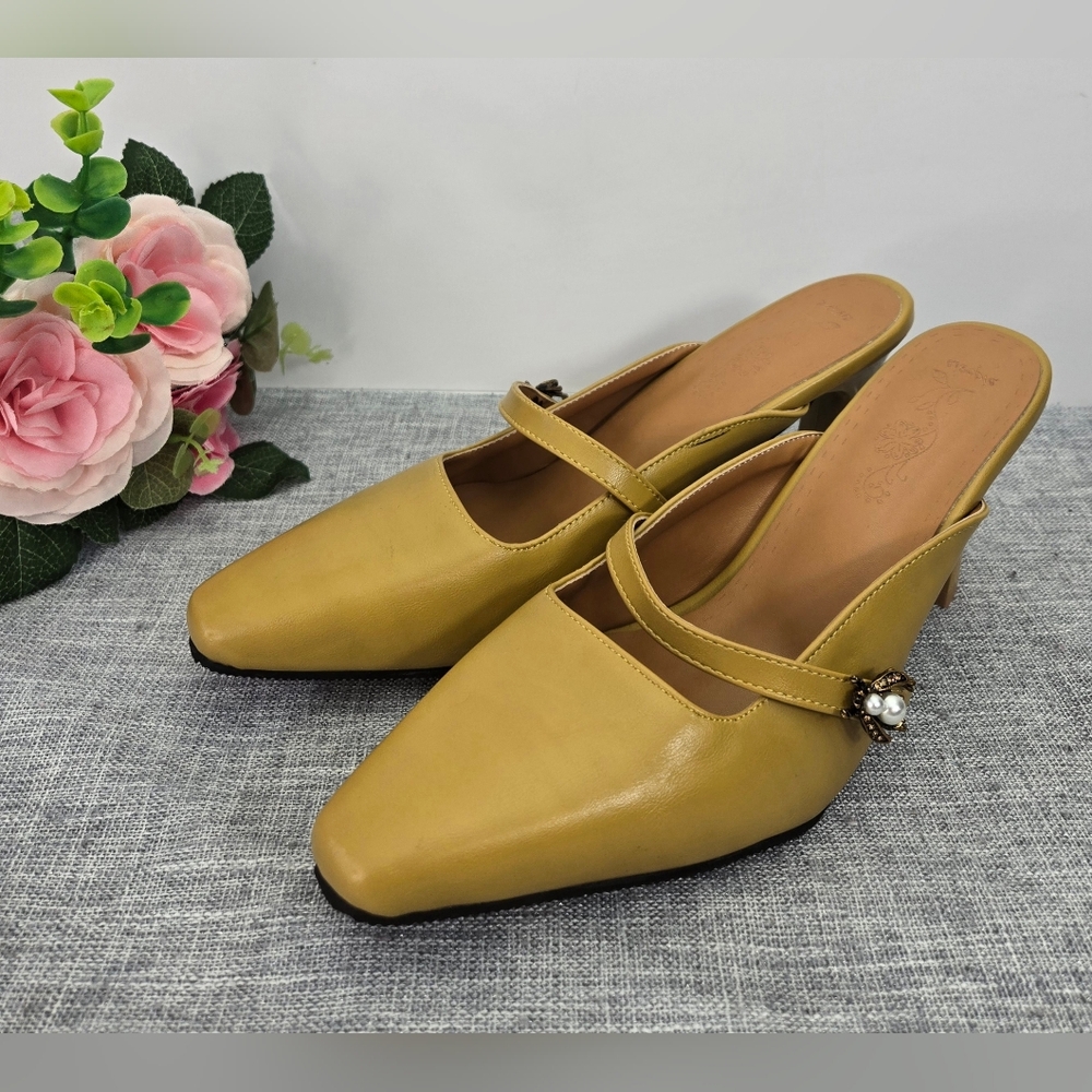 Pointed Toe Heel with Pearl Strap Slingback Yellow Bee Heels for Women Sz 9 US‎